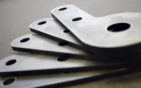 Corte laser de acero al carbono